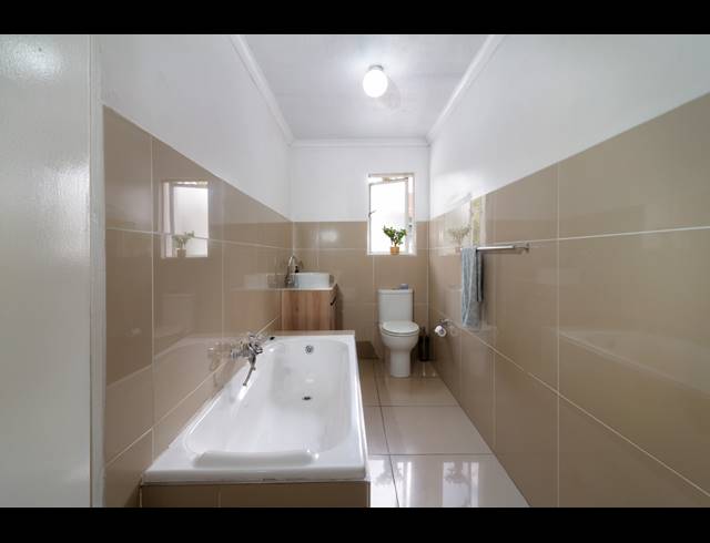 2 BEDROOM TOWNHOUSE FOR SALE IN RADIOKOP